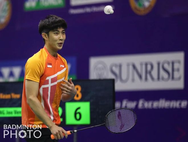 红条纹球衣 红条纹球衣